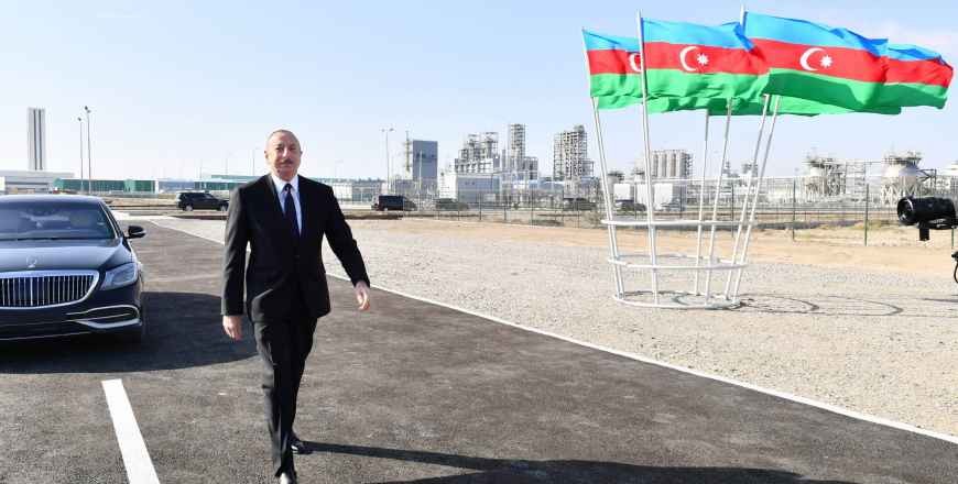 Azerbaijan Offers To Hold Direct Peace Negotiations With Armenia, Including On Border