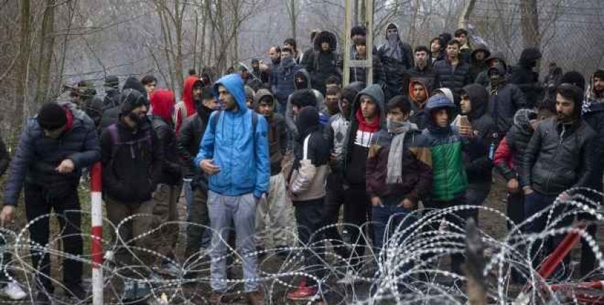 EU pledges €700 million to Greece