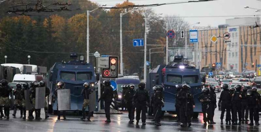 Belarus: poliția poate folosi armamentul din dotare în combaterea protestelor