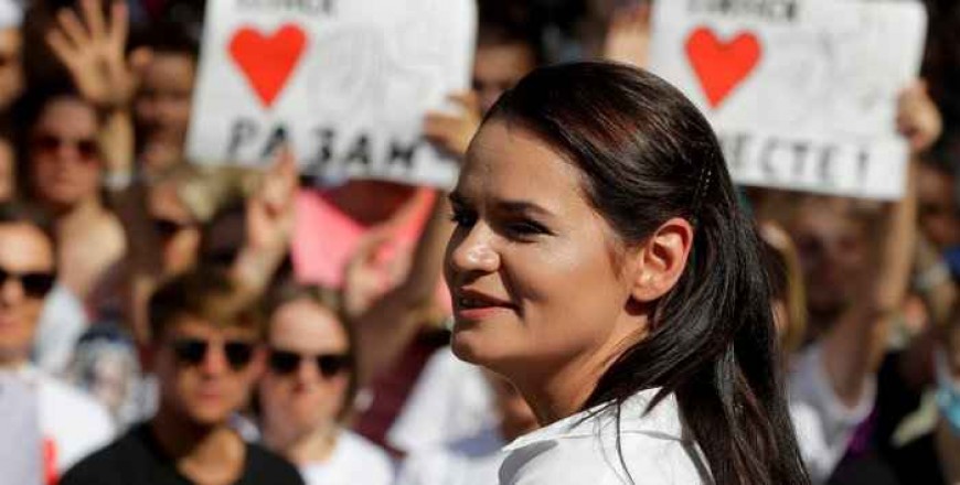 Belarus opposition calls for EU support after collecting prize