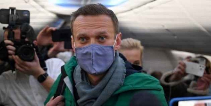Russia jails opposition activist Alexei Navalny for 30 days