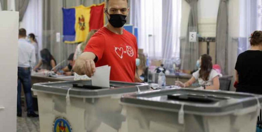 Moldova's Pro-Europeans Win Decisive Victory In Snap Polls