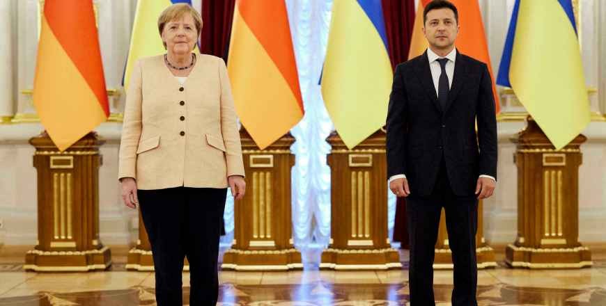 Merkel Says In Kyiv That Natural Gas Should Not Be 'Geopolitical Weapon'