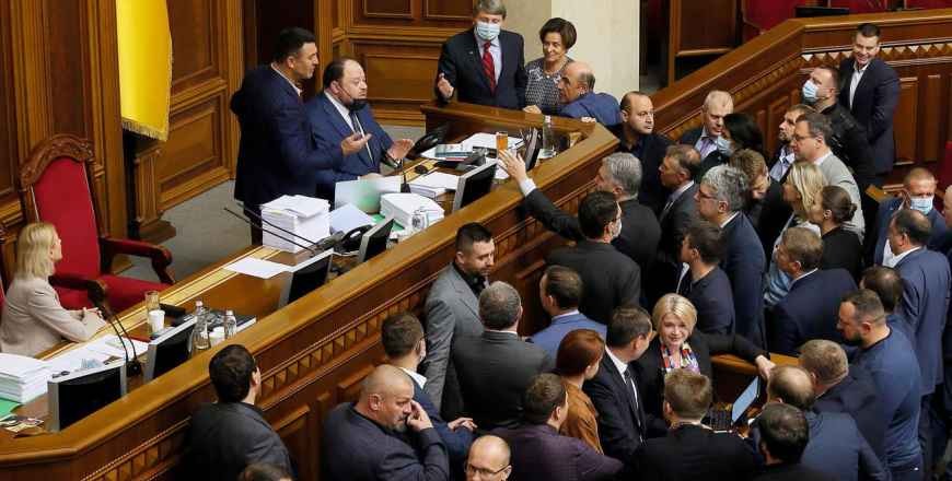 Ukrainian lawmakers pass law on oligarchs after assassination attempt