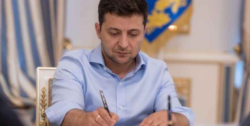 Ukrainian President Signs 'Anti-Oligarch Law'