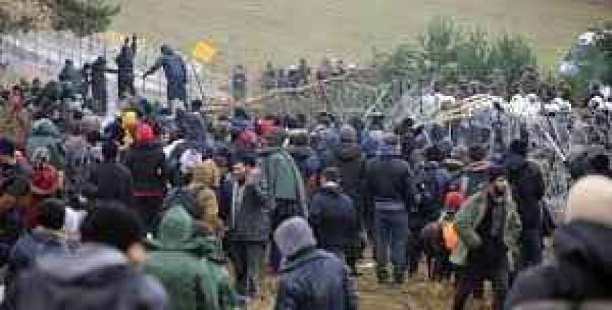 Ukraine To Send Personnel To Border With Poland To Share Intel On Belarus Migrant Crisis