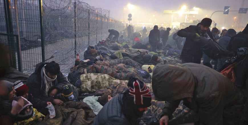 Belarus and EU to hold talks on migrant crisis