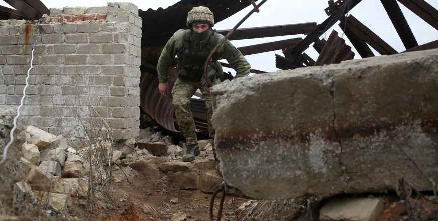 Kremlin Shrugs Off Threats Of Putin Sanctions As Ukraine Crisis Intensifies