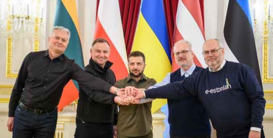 Presidents Of Poland, Baltic States Visit Kyiv, Meet With Zelenskiy In Show Of Support