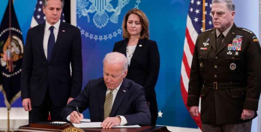 Biden: US to give $800m more in military aid to Ukraine